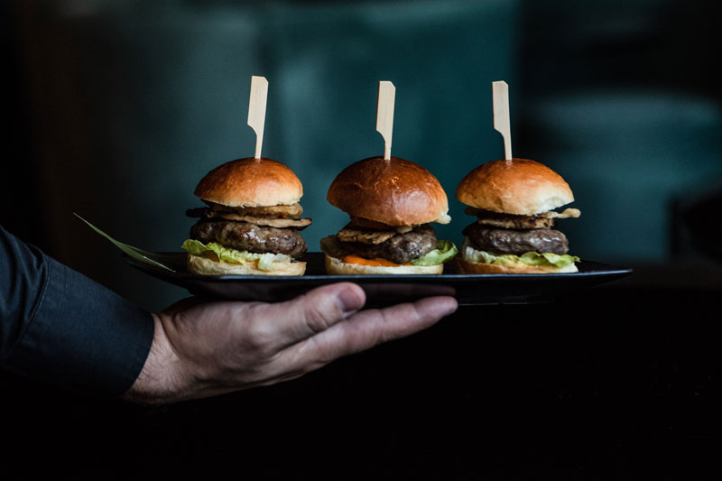 Juju: στο Divani Caravel ξεχωρίσαμε τα κλασικά-1