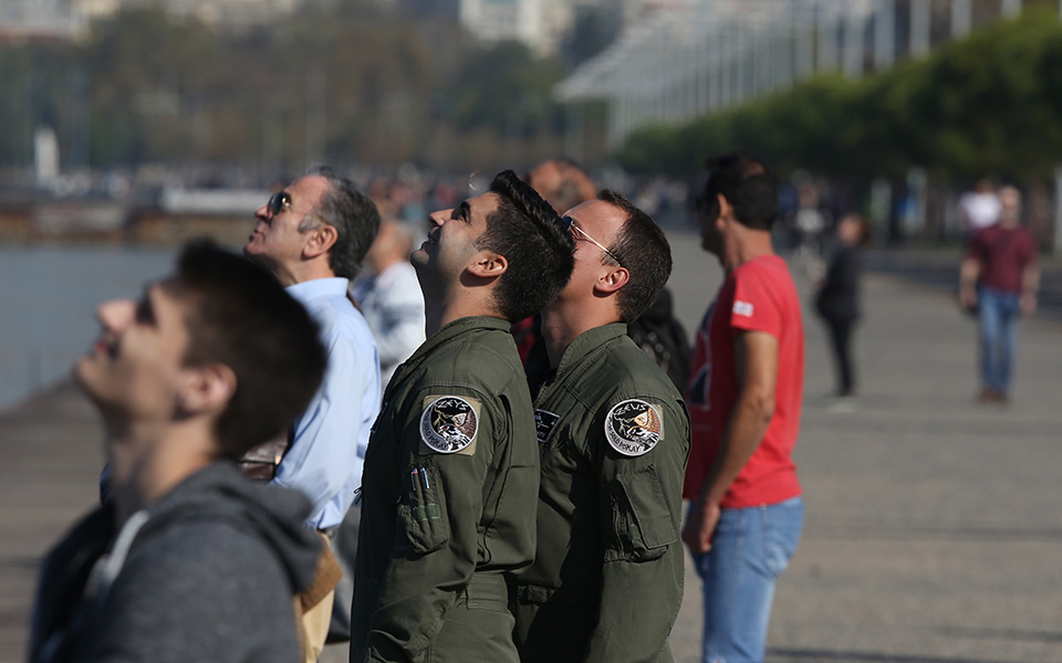 Εντυπωσιακή δοκιμαστική πτήση F16 στη Θεσσαλονίκη ενόψει της παρέλασης (φωτογραφίες – βίντεο)-5