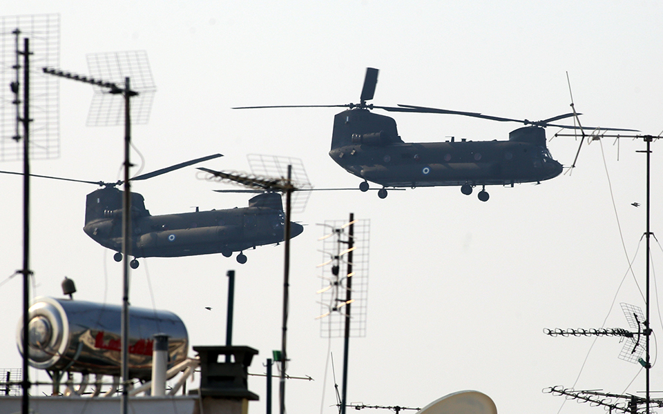 Με λαμπρότητα η μεγάλη στρατιωτική παρέλαση της Θεσσαλονίκης-1