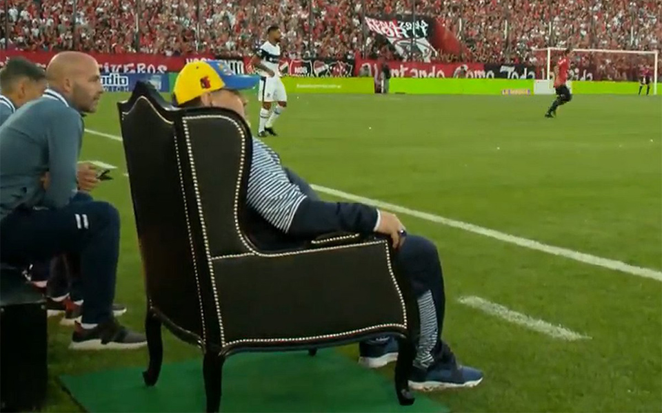 Γενέθλια σε θρόνο για τον Μαραντόνα (βίντεο – φωτογραφίες)-1