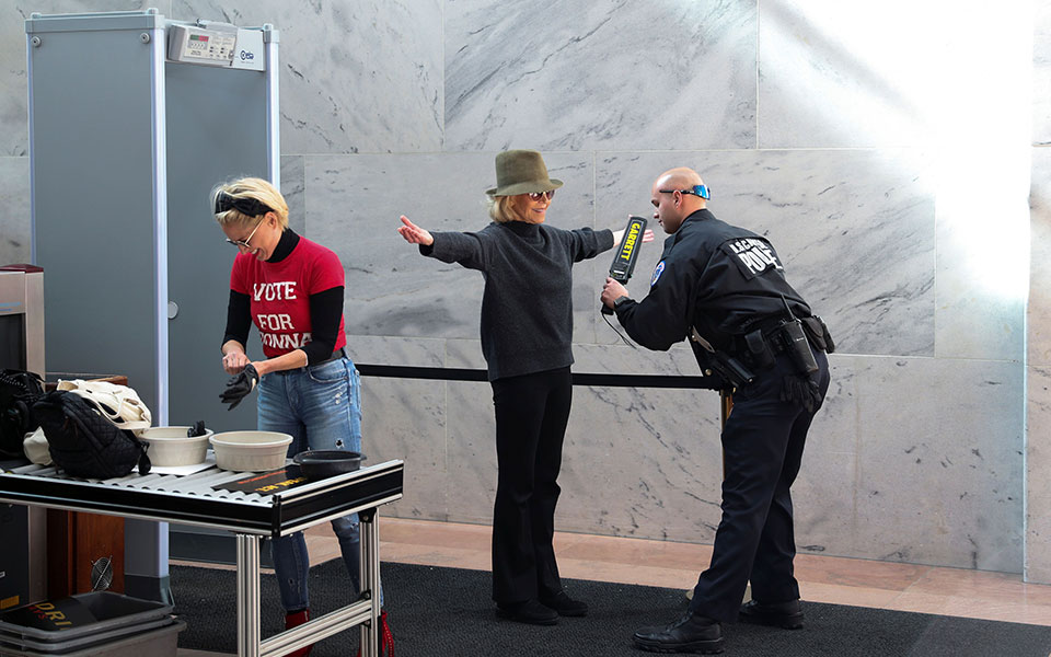 Οι «ακτιβιστικές» Παρασκευές της Τζέιν Φόντα – Συνελήφθη για τέταρτη φορά-2