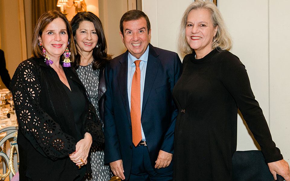 Μια λαμπρή επίδειξη μόδας έγινε στην Αθήνα για οικονομική ενίσχυση του Ιδρύματος Θεοχαράκη-2