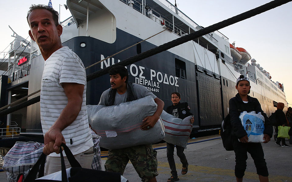 Στο «κόκκινο» το μεταναστευτικό με μπαράζ αντιδράσεων σε νησιά και ενδοχώρα-1