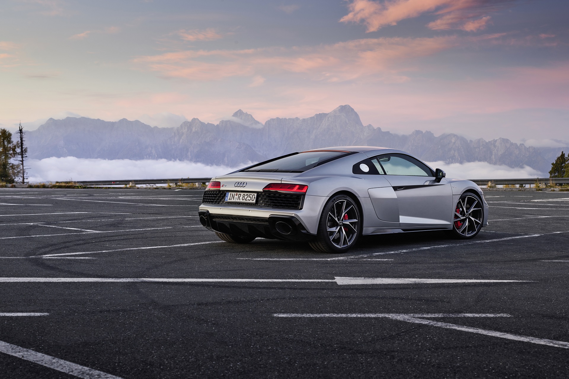 Νέο πισωκίνητο Audi R8 V10-1