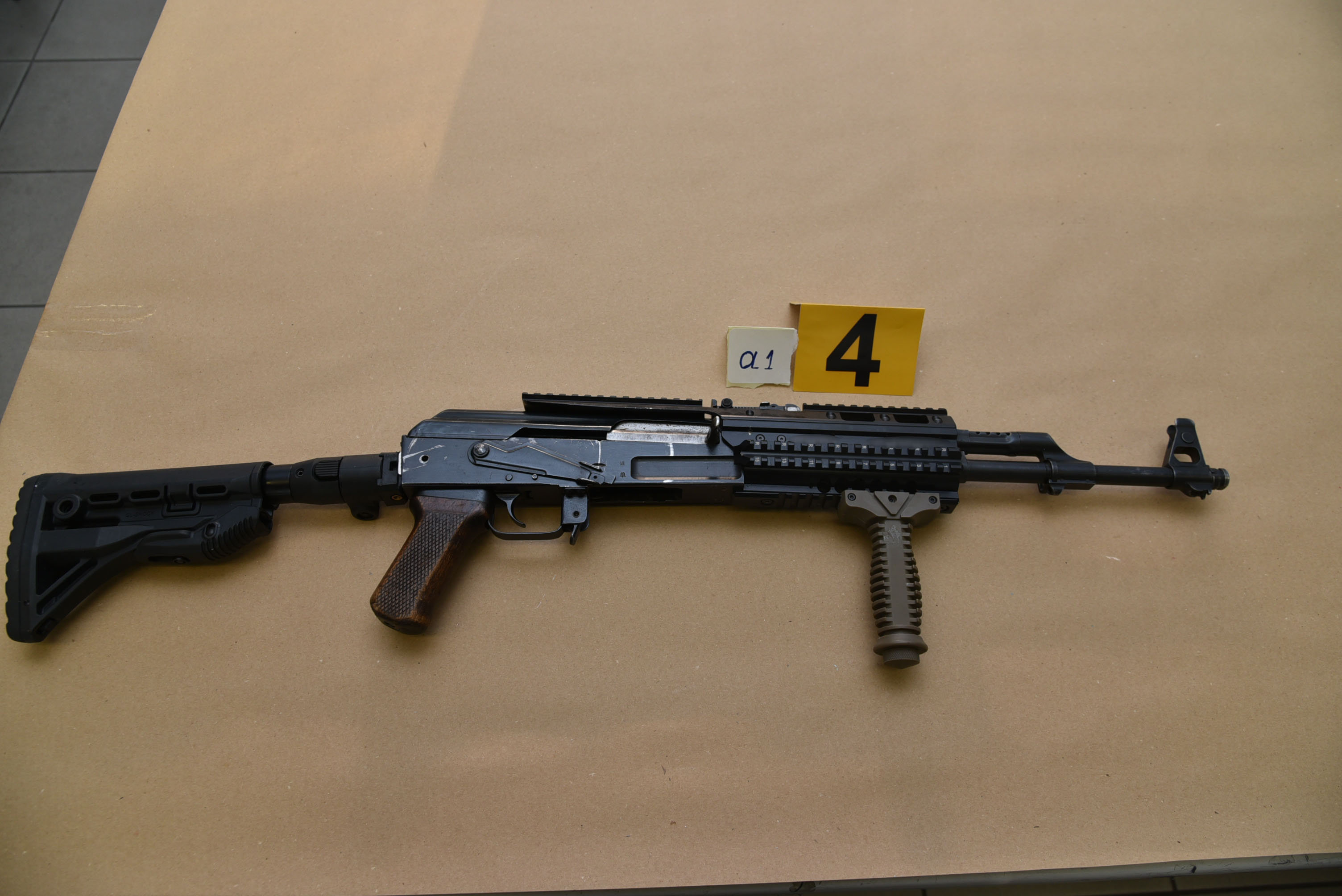 Διοικητής Αντιτρομοκρατικής: Ευτυχώς προλάβαμε – Το οπλοστάσιο των τρομοκρατών (φωτογραφίες)-5