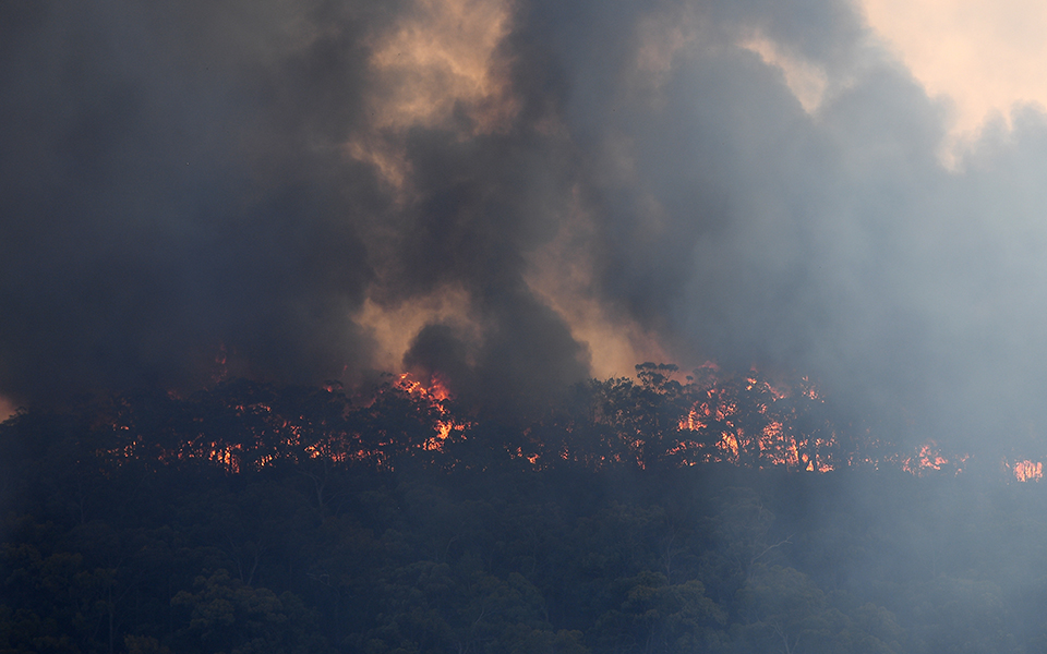 Αυστραλία: Χιλιάδες άνθρωποι εγκαταλείπουν τις εστίες τους για να γλιτώσουν από τις φλόγες-1
