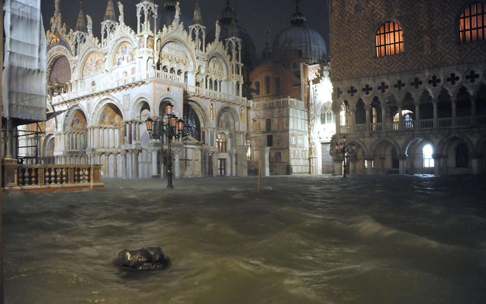 Σε κατάσταση καταστροφής η Βενετία – Η δεύτερη μεγαλύτερη πλημμύρα στην ιστορία της (φωτογραφίες)-3