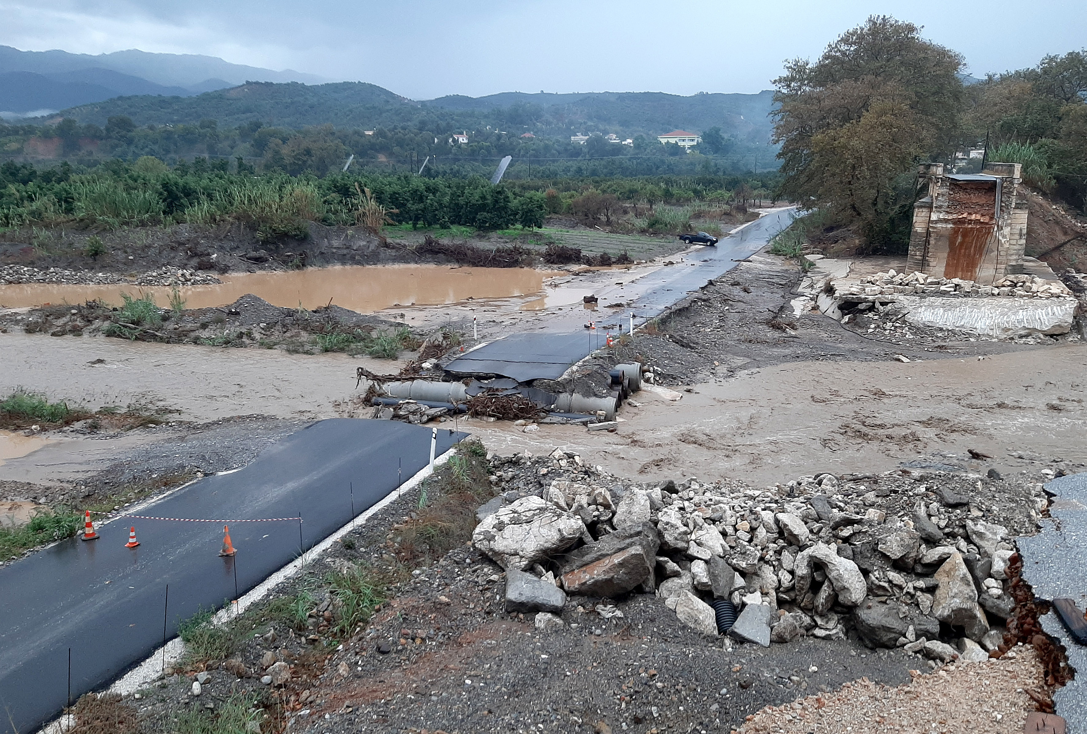 Καταστροφές σε Κέρκυρα, Κεφαλονιά και Χανιά από τη «Βικτώρια»-3
