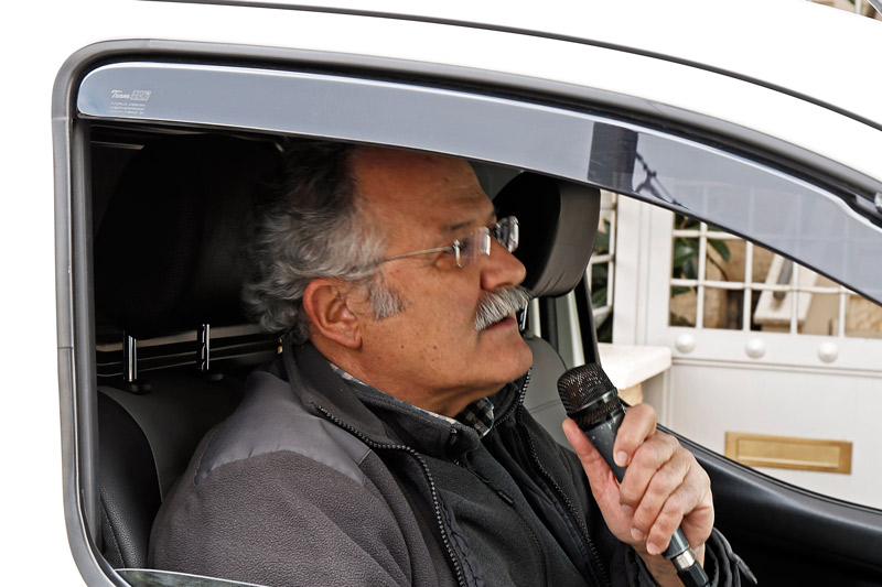 Περνάει ο γιαουρτάς-1