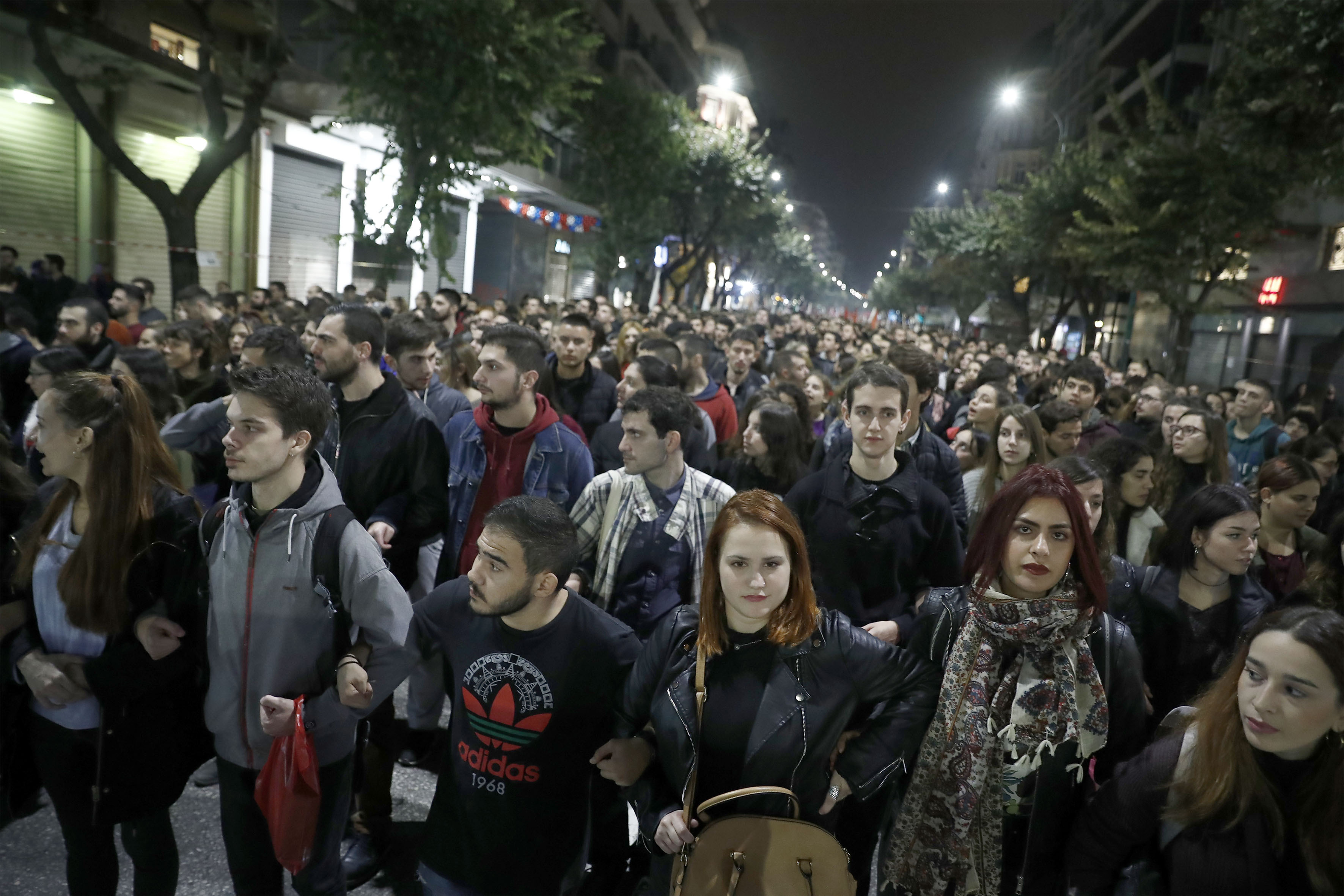 Οι μαζικότερες πορείες των τελευταίων ετών στη Θεσσαλονίκη για την επέτειο του Πολυτεχνείου (φωτογραφίες)-1