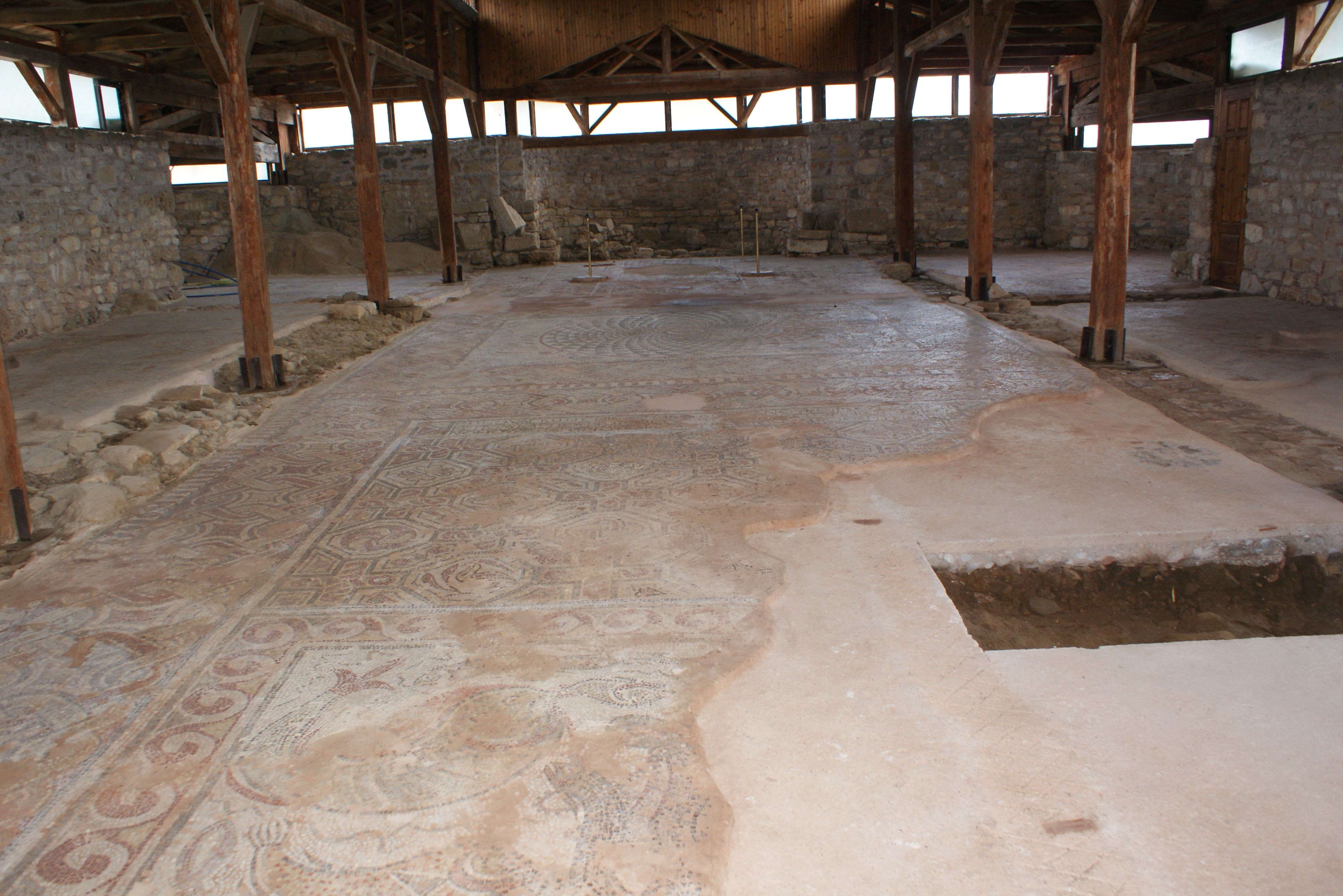 Ο Αγιος Λεωνίδης στο Κλαυσί Ευρυτανίας, ένα μνημείο γεμάτο γοητευτικά μυστήρια, ζητά το ενδιαφέρον μας-1