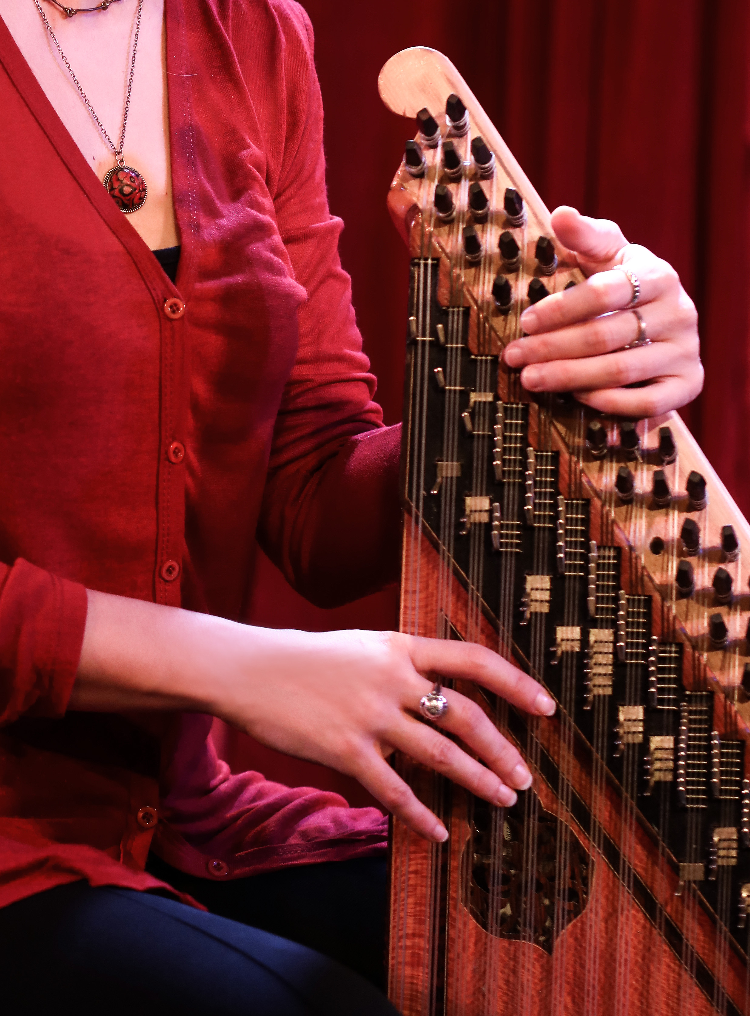 Τα κορίτσια της παράδοσης-1