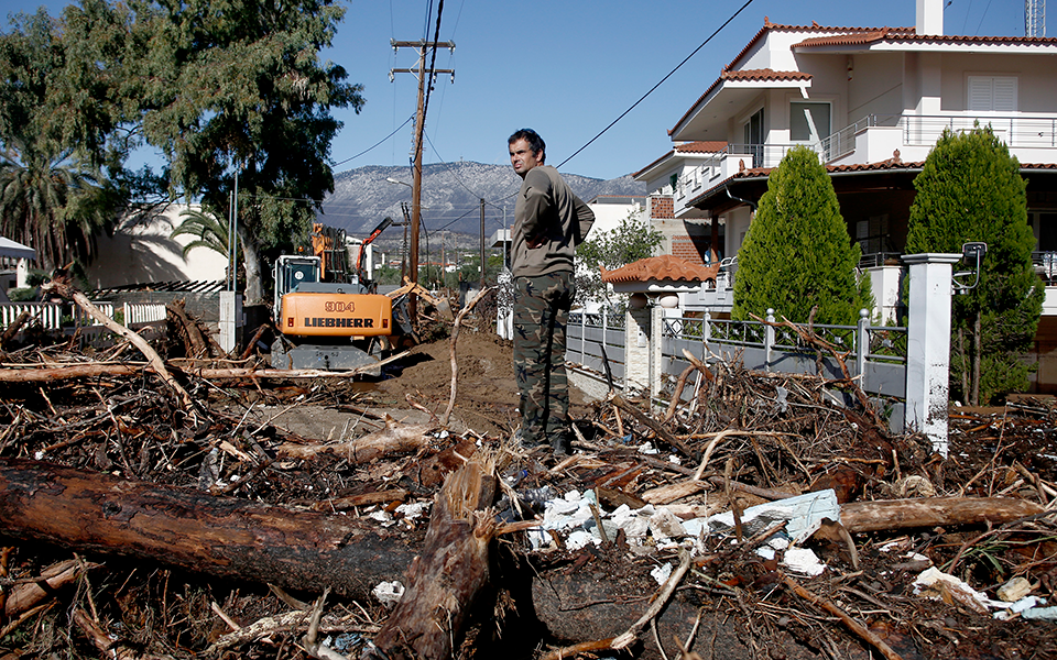 Δύο νεκροί και καταστροφές από την κακοκαιρία – Ανοιξε η Αθηνών-Κορίνθου στο ρεύμα προς Αθήνα-1