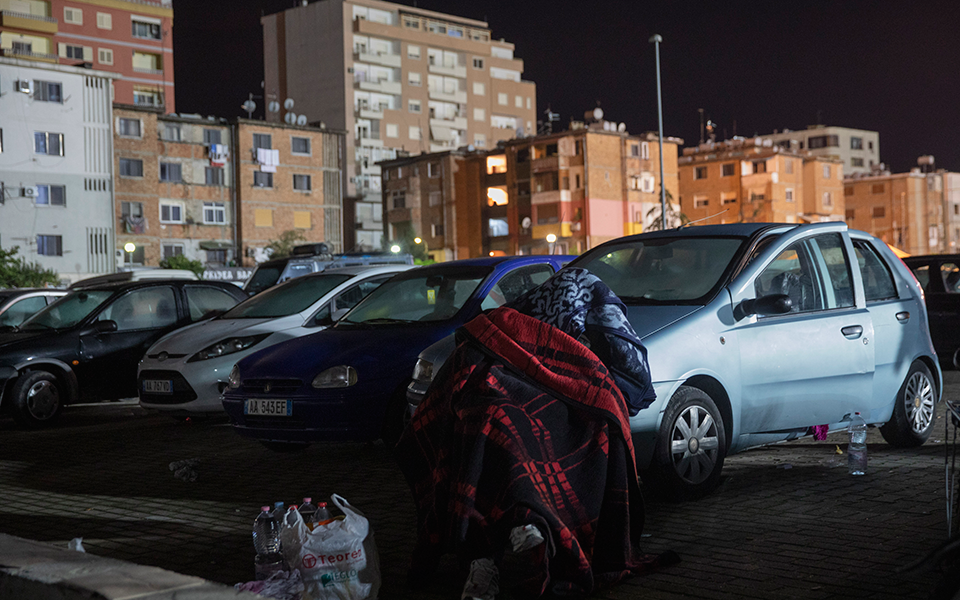Ημέρα εθνικού πένθους στην Αλβανία μετά τον σεισμό των 6,4 Ρίχτερ – Συνεχίζεται ο μαραθώνιος των σωστικών συνεργείων-5