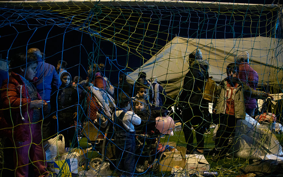 Μάχη με τον χρόνο για τους εγκλωβισμένους στην Αλβανία – Στους 40 οι νεκροί-2