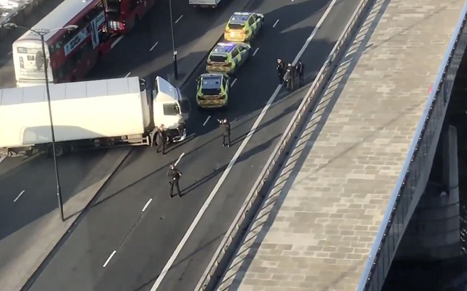 Τρεις νεκροί και τρεις τραυματίες από την τρομοκρατική επίθεση στο Λονδίνο-1