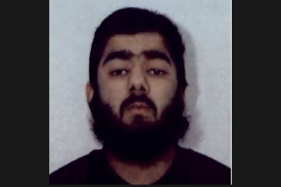 Με πυροσβεστήρα και χαυλιόδοντα φάλαινας κατεδίωξαν τον δράστη της επίθεσης στο Λονδίνο (βίντεο)-2