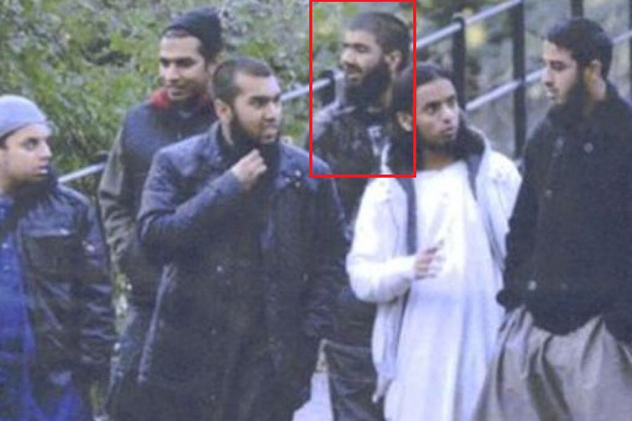 Με πυροσβεστήρα και χαυλιόδοντα φάλαινας κατεδίωξαν τον δράστη της επίθεσης στο Λονδίνο (βίντεο)-1