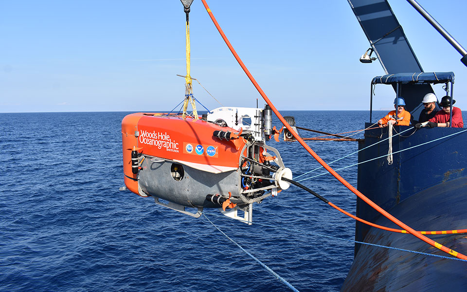 Αγνωστες υδροθερμικές «καμινάδες» στο υποθαλάσσιο ηφαίστειο «Κολούμπος» της Σαντορίνης-1