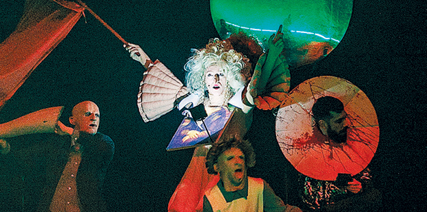 Μια υπέροχα γελοία παράσταση-1