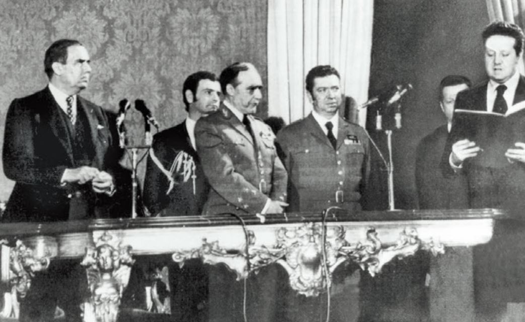 Η «επανάσταση των γαρυφάλλων»-2