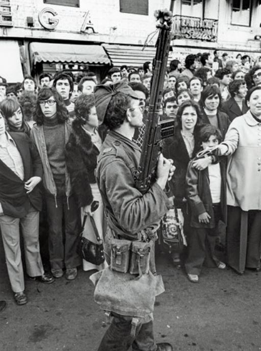 Η «επανάσταση των γαρυφάλλων»-4