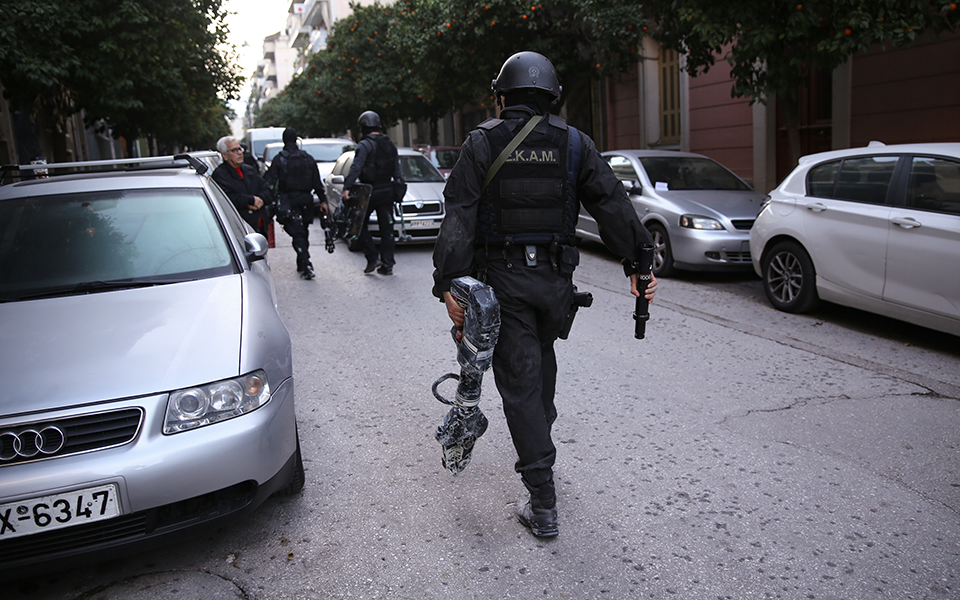 Εκκένωση καταλήψεων στο Κουκάκι – Προσήχθησαν οκτώ καταληψίες και τρεις κάτοικοι της περιοχής-4