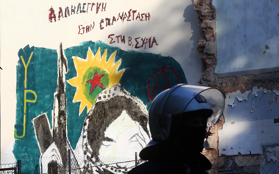 Εκκένωση καταλήψεων στο Κουκάκι – Προσήχθησαν οκτώ καταληψίες και τρεις κάτοικοι της περιοχής-2