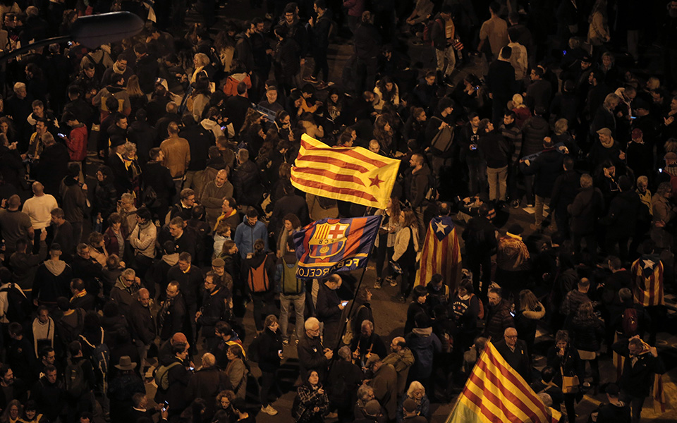 Σε κλοιό Καταλανών αυτονομιστών το Καμπ Νου για το Μπαρτσελόνα – Ρεάλ (βίντεο – φωτογραφίες)-1