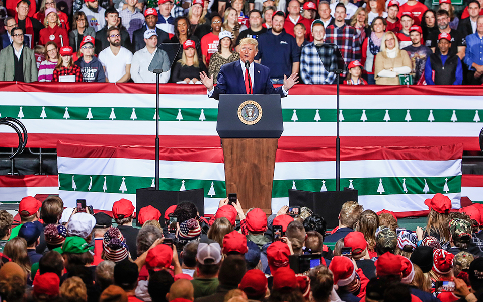 Ο Ντόναλντ Τραμπ παραπέμφθηκε σε δίκη από τη Βουλή των Αντιπροσώπων-1