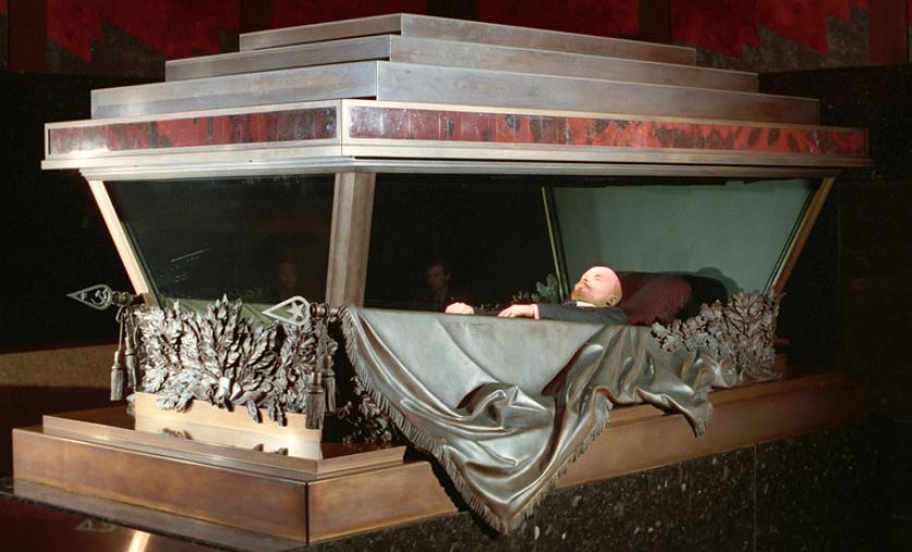 Πούτιν: Η σορός του Λένιν πρέπει να παραμείνει στο Μαυσωλείο-1