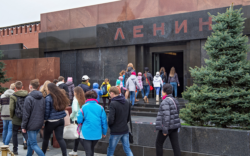 Πούτιν: Η σορός του Λένιν πρέπει να παραμείνει στο Μαυσωλείο-2