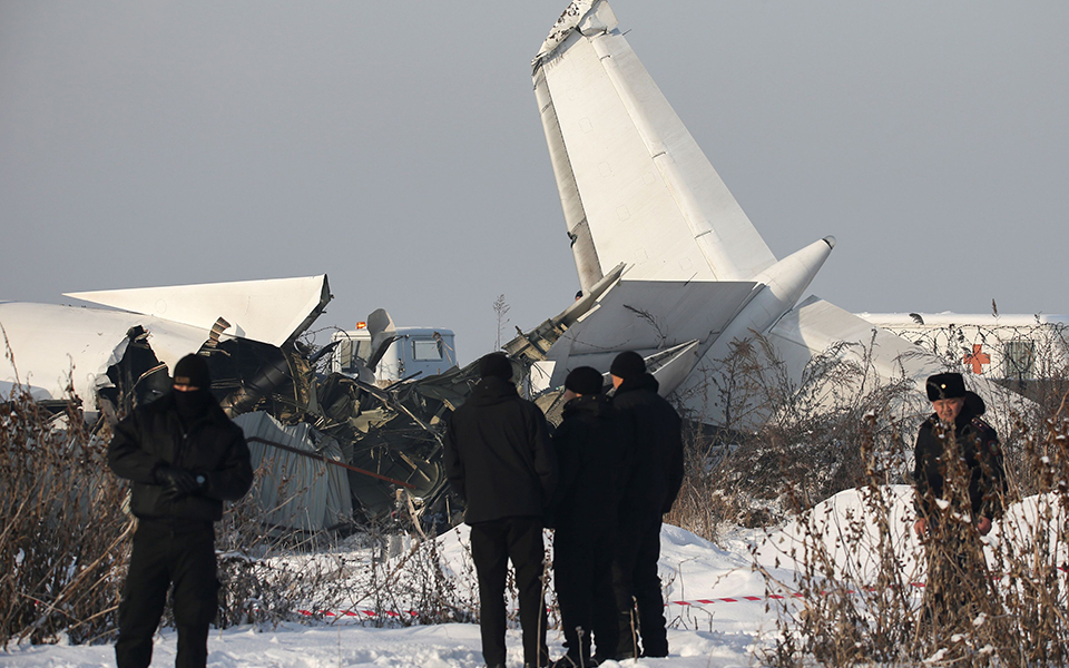 Οι πρώτες εκτιμήσεις για την αεροπορική τραγωδία στο Καζακστάν – Οι μαρτυρίες των επιζώντων-1
