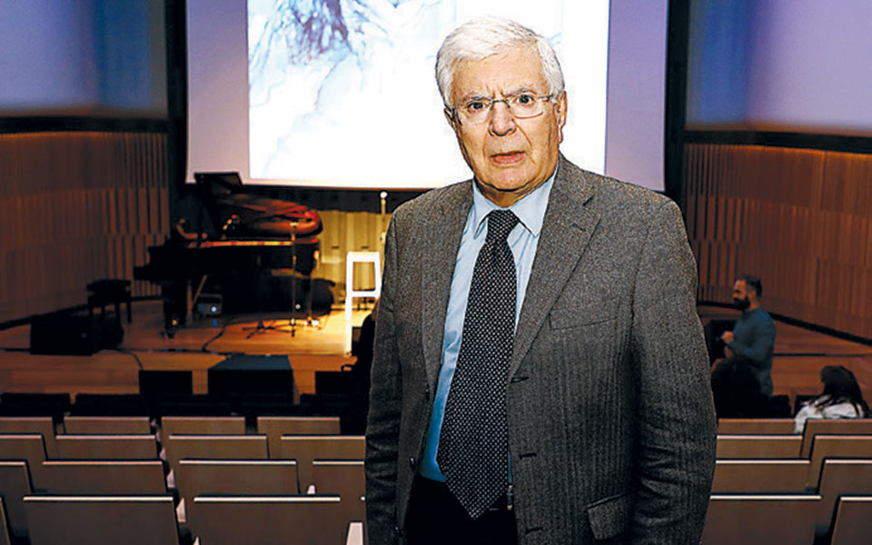 O Παρασκευάς Καρασούλος μπορεί να διώξει τα σύννεφα της θλίψης-2