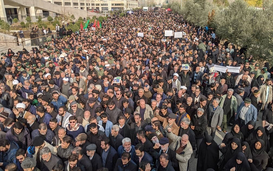 Σκηνικό ανάφλεξης και οργισμένες διαδηλώσεις μετά την εξόντωση Σουλεϊμανί (φωτογραφίες)-4