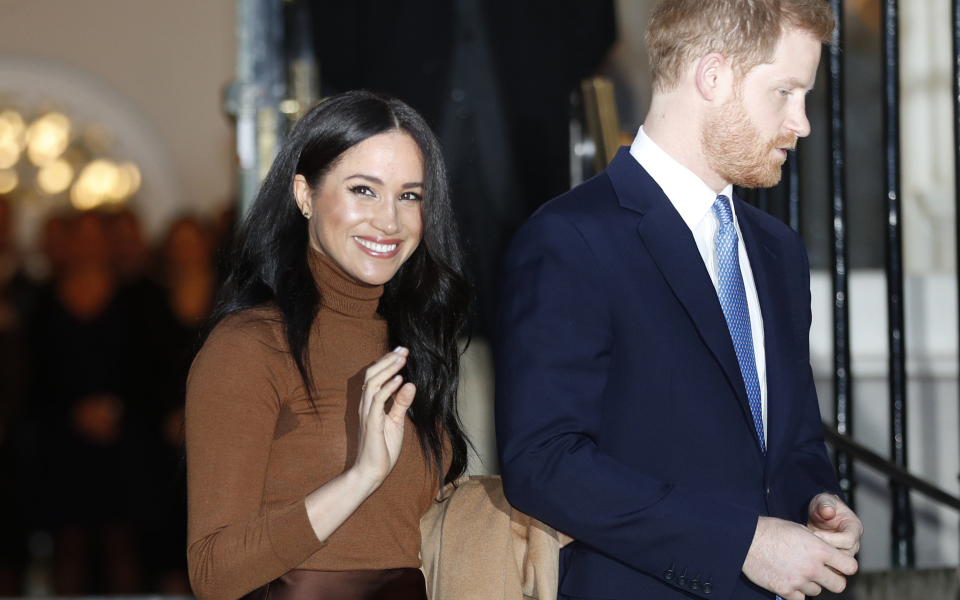Το παρασκήνιο και τα… σημάδια της βασιλικής «εξόδου» Χάρι – Μέγκαν-1