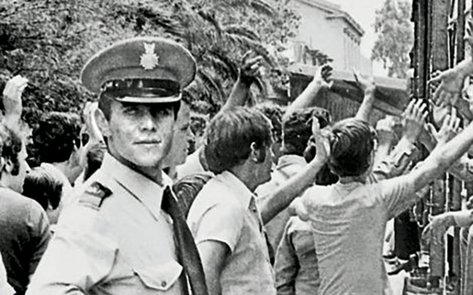 Κων. Καραμανλής: Boys, pray for me-1