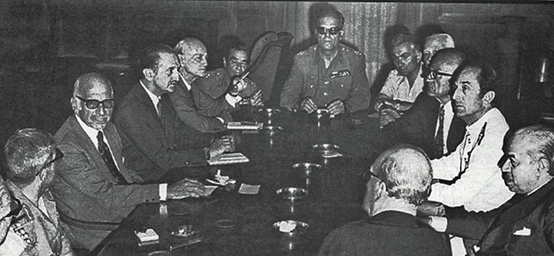 Κων. Καραμανλής: Boys, pray for me-2