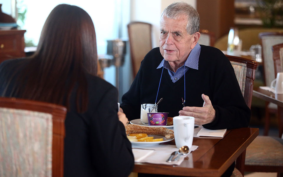 Ααρον Τσεχάνοβερ στο Γεύμα με την «Κ»: Ο καρκίνος είναι πολλές ασθένειες-1