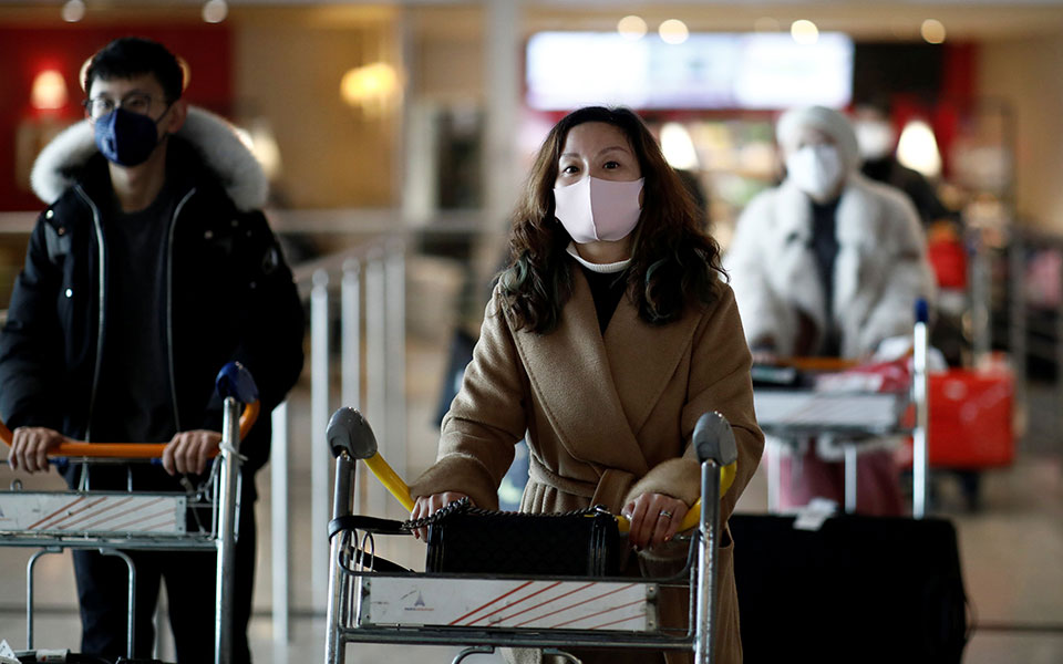 Σε απόγνωση οι κινεζικές αρχές: «O ιός είναι τρελός» (βίντεο)-3