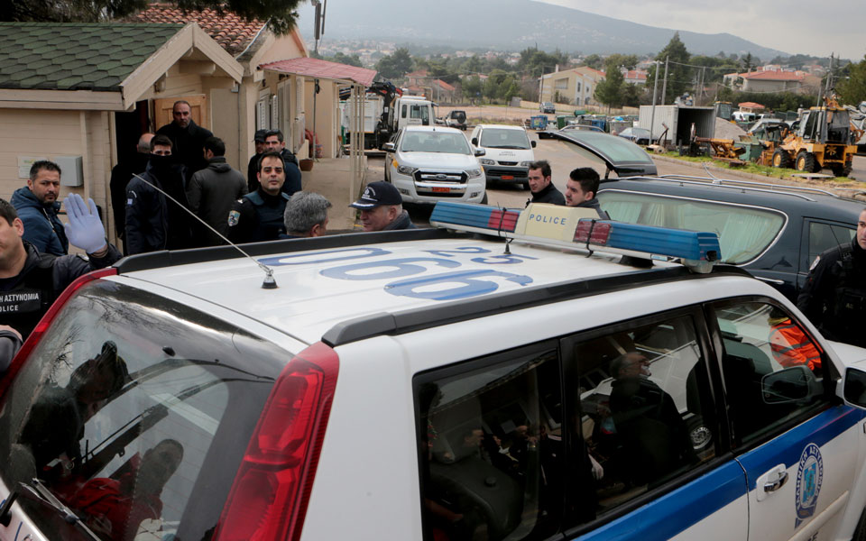 Πυροβολισμοί με έναν νεκρό στον Διόνυσο (φωτογραφίες)-2