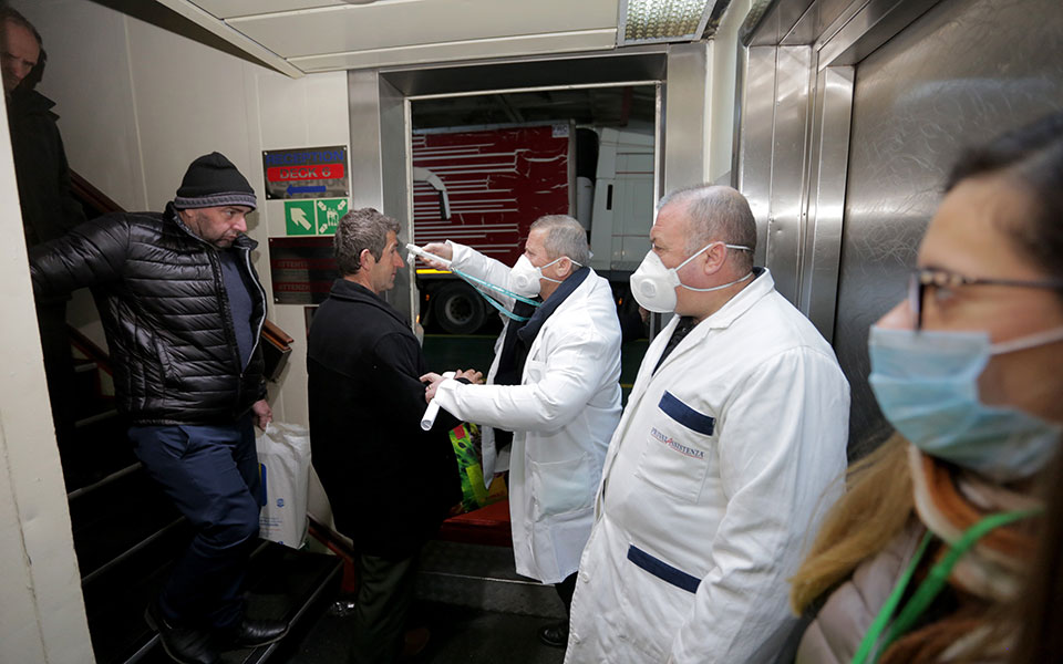 Κορωνοϊός: Περισσότεροι θάνατοι από τον SARS – Το χρονικό της επιδημίας-2