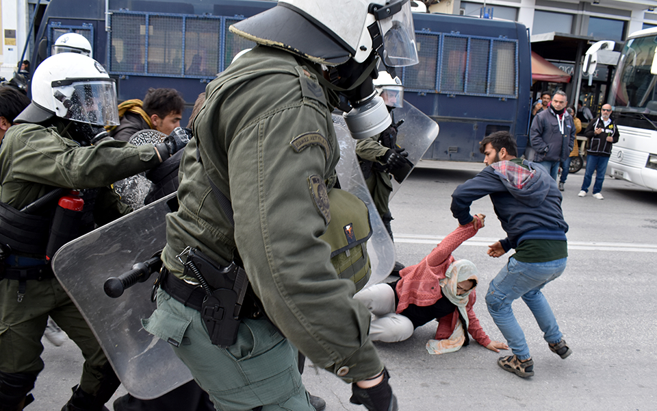 Εκρηκτική η κατάσταση στη Μυτιλήνη – Νέα συγκέντρωση αιτούντων άσυλο-2