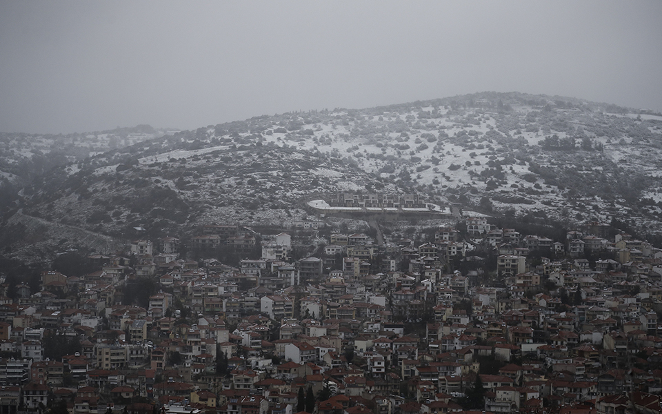 Στα λευκά τα ημιορεινά προάστια της Θεσσαλονίκης (φωτογραφίες)-1