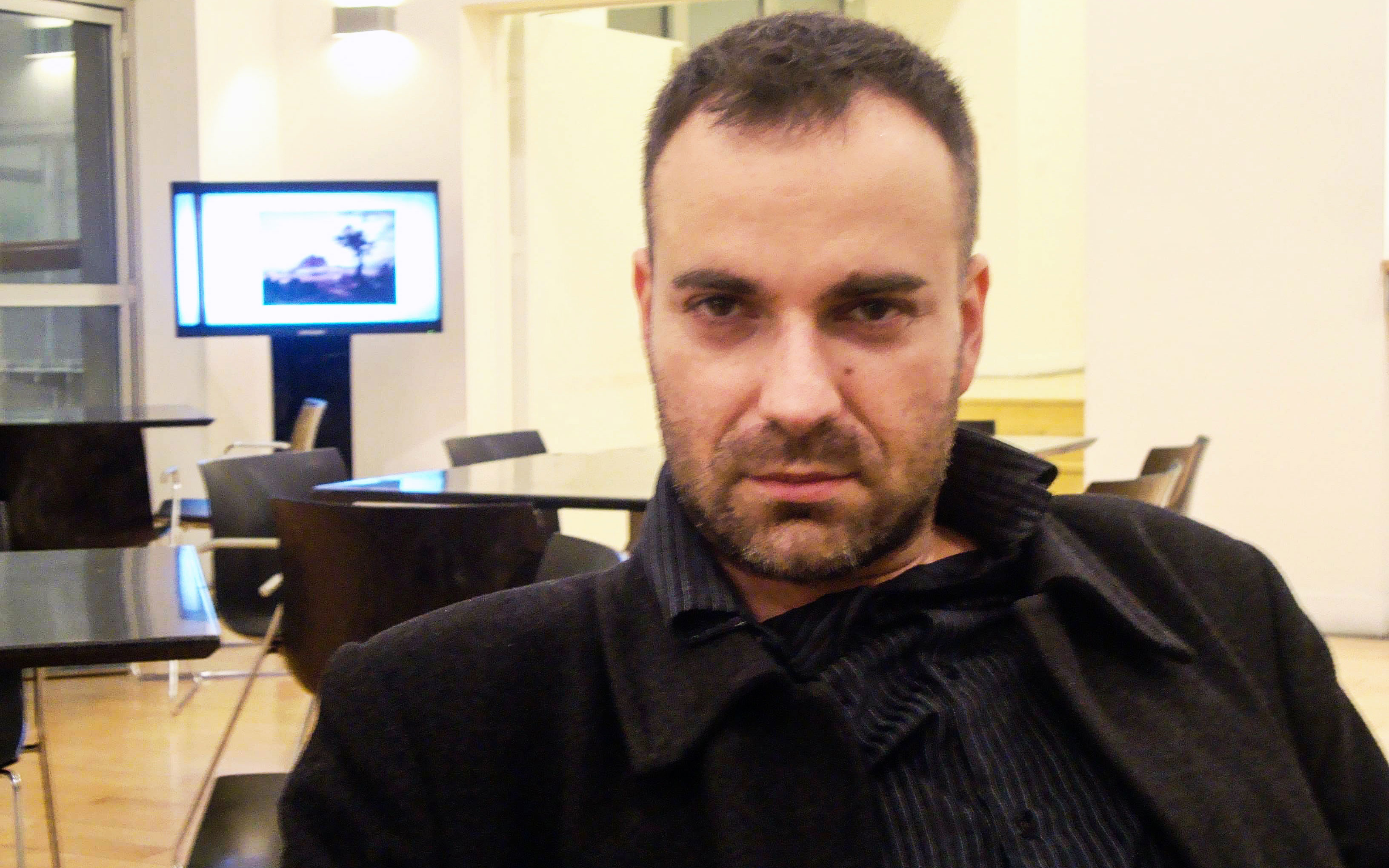 Το καφενείο μετακόμισε στο Ιντερνετ-1