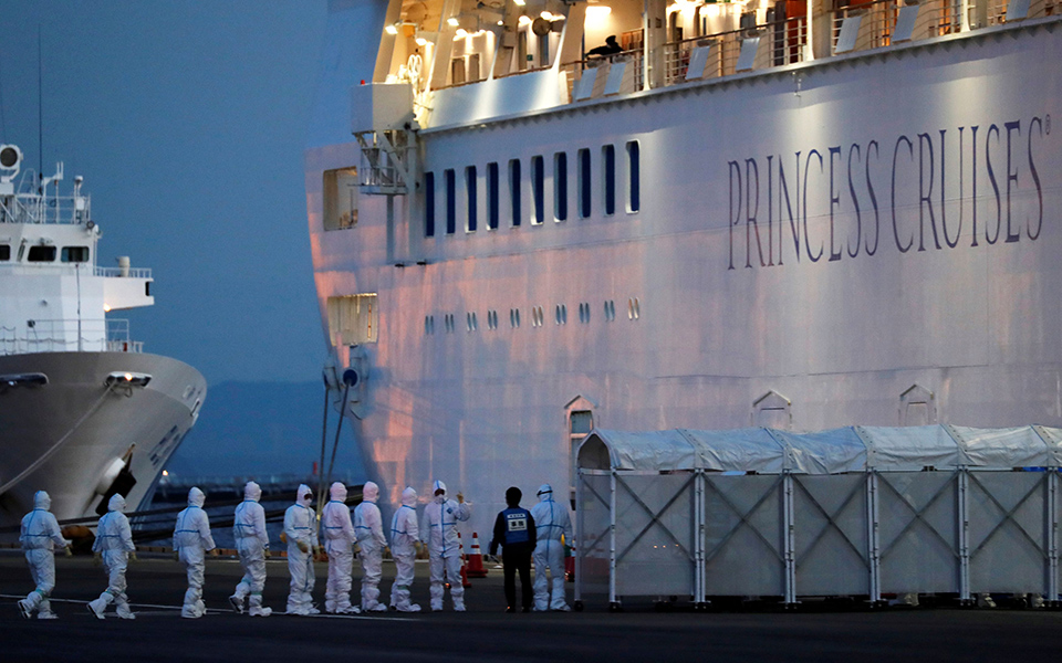 Η κρουαζιέρα του τρόμου: Νέα ύποπτα κρούσματα του κορωνοϊού στο Diamond Princess (φωτογραφίες)-1