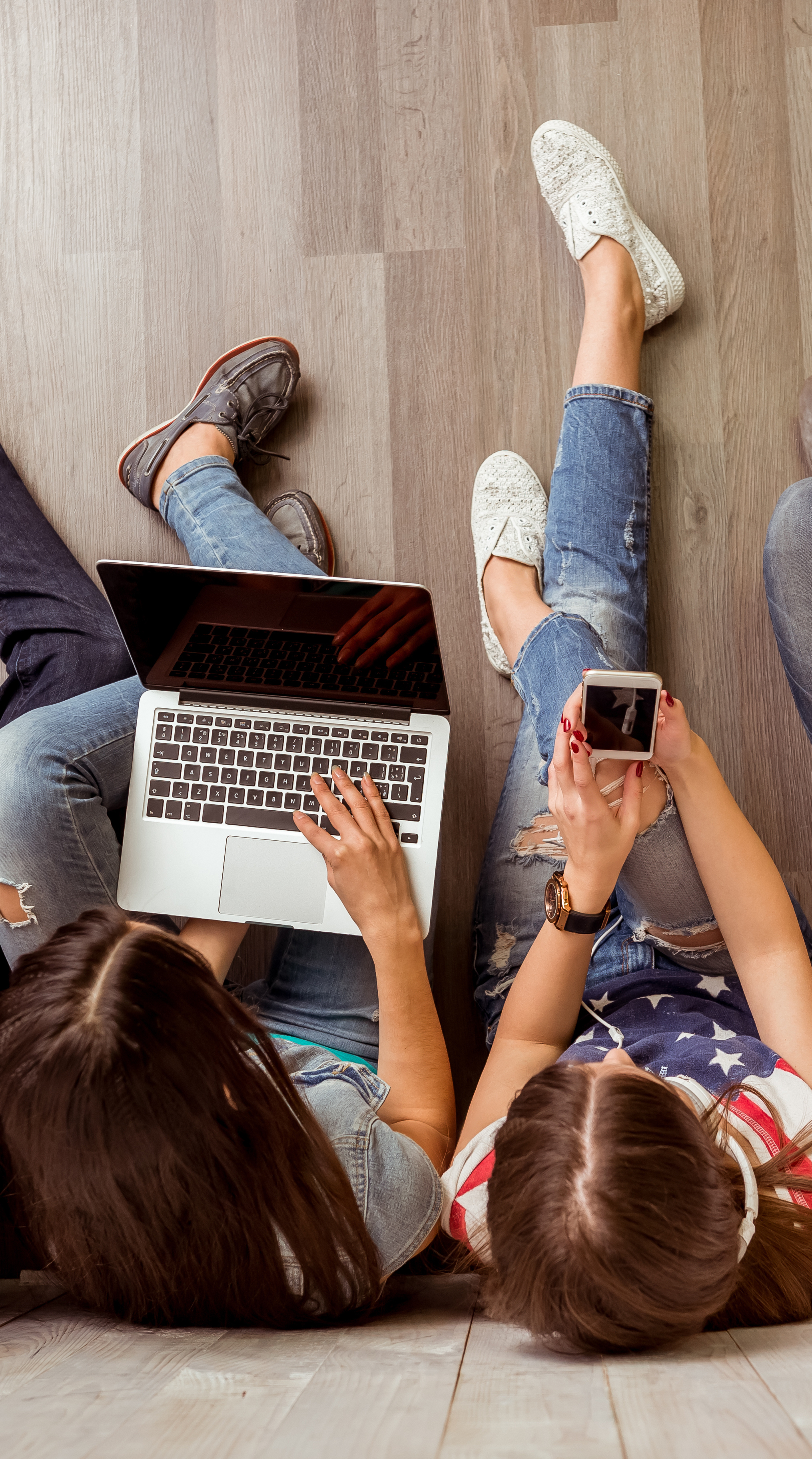 Εφηβοι εκτεθειμένοι και χαμένοι στο Διαδίκτυο-2