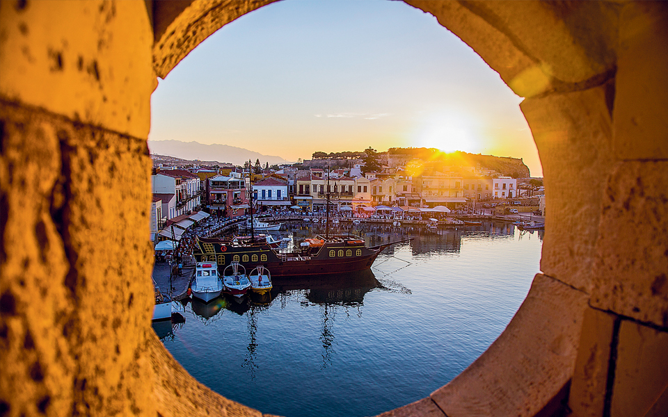 TAΞΙΔΙΑ, αυτή την Κυριακή με την Καθημερινή γνωρίζουμε τη χειμωνιάτικη Καλαμάτα και οργανώνουμε τις αποδράσεις μας για τις Απόκριες.-5