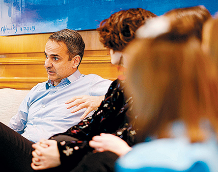 Στη Βουλή με όπλο την οικονομία-1