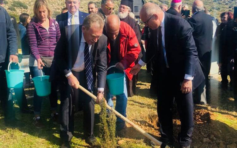 Το «Ολοι Μαζί Μπορούμε» φυτεύει δένδρα στη μνήμη των 4.100 Ιταλών αιχμαλώτων στο ναυάγιο του «Oria»-2